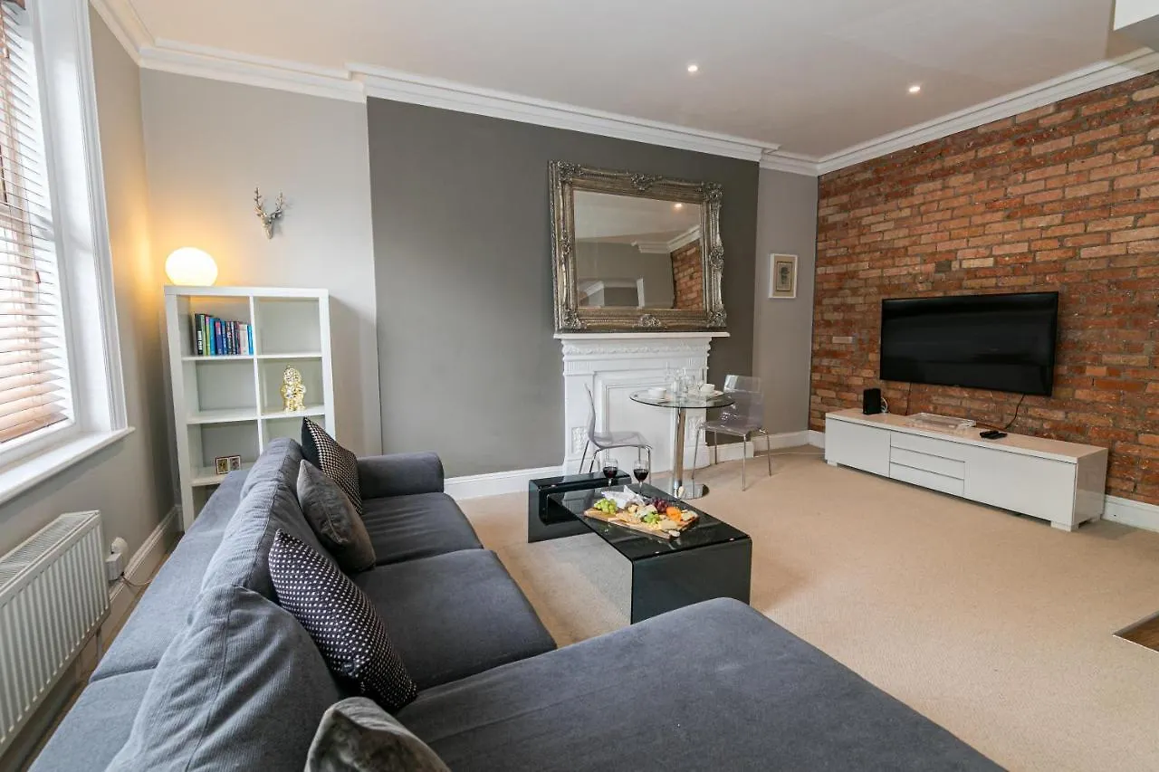 Cosy Urban Oasis - Quirky 2-Bed Town Centre Apartment Bournemouth