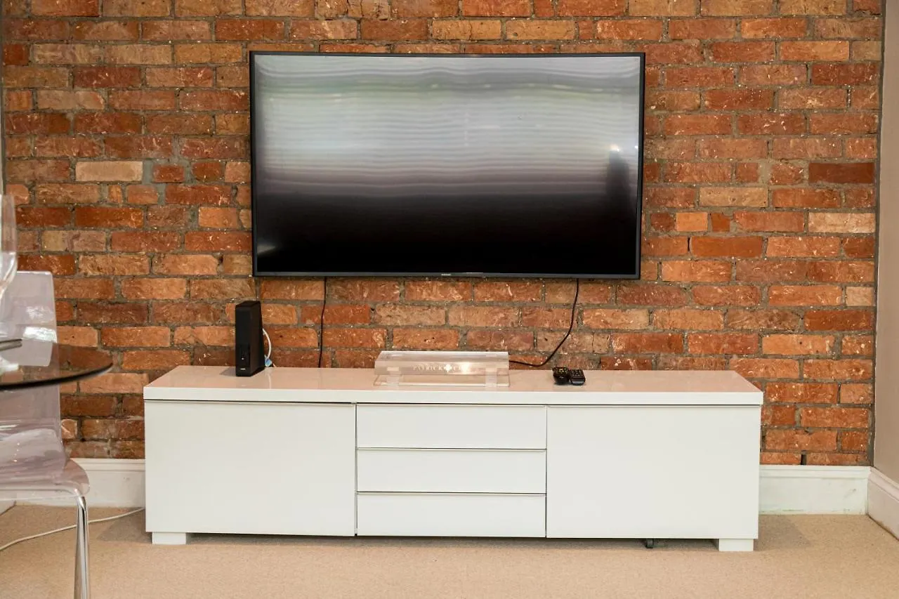 Cosy Urban Oasis - Quirky 2-Bed Town Centre Apartment Bournemouth