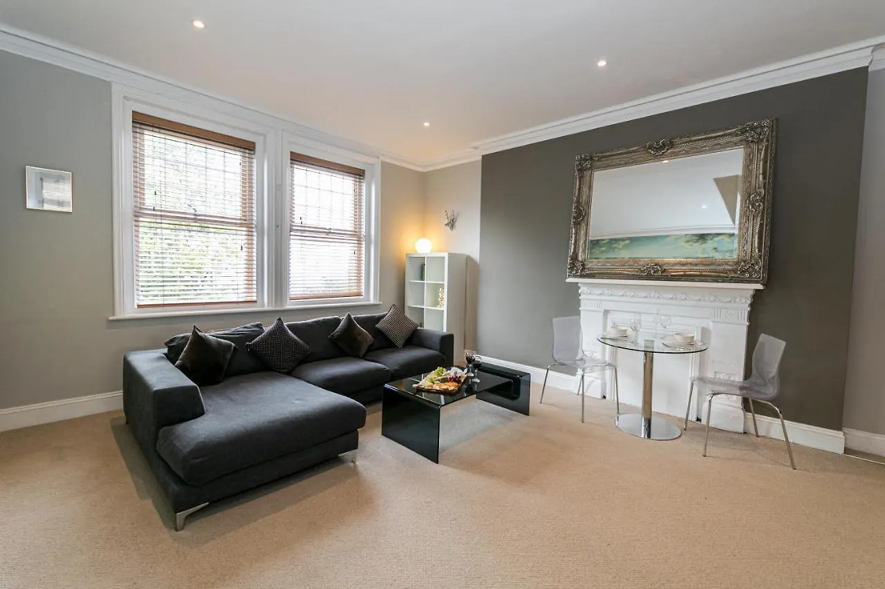 Cosy Urban Oasis - Quirky 2-Bed Town Centre Apartment Bournemouth