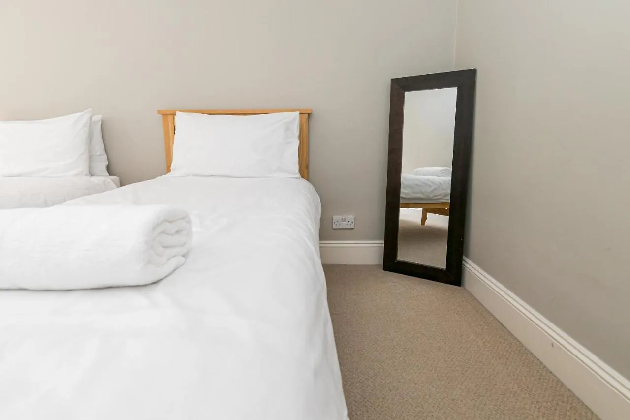 Cosy Urban Oasis - Quirky 2-Bed Town Centre Apartment Bournemouth