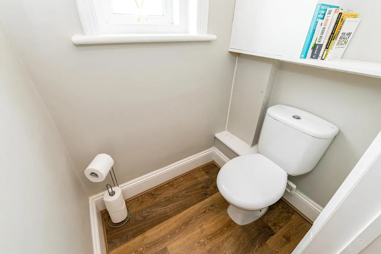 Cosy Urban Oasis - Quirky 2-Bed Town Centre Apartment Bournemouth 0*,  United Kingdom